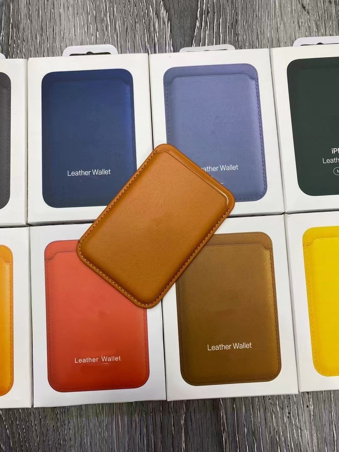 レザーカードウォレットカバー、Magsafe対応磁気ケース付 - Leather Wallet Card Holder Phone Cover のレビューと価格