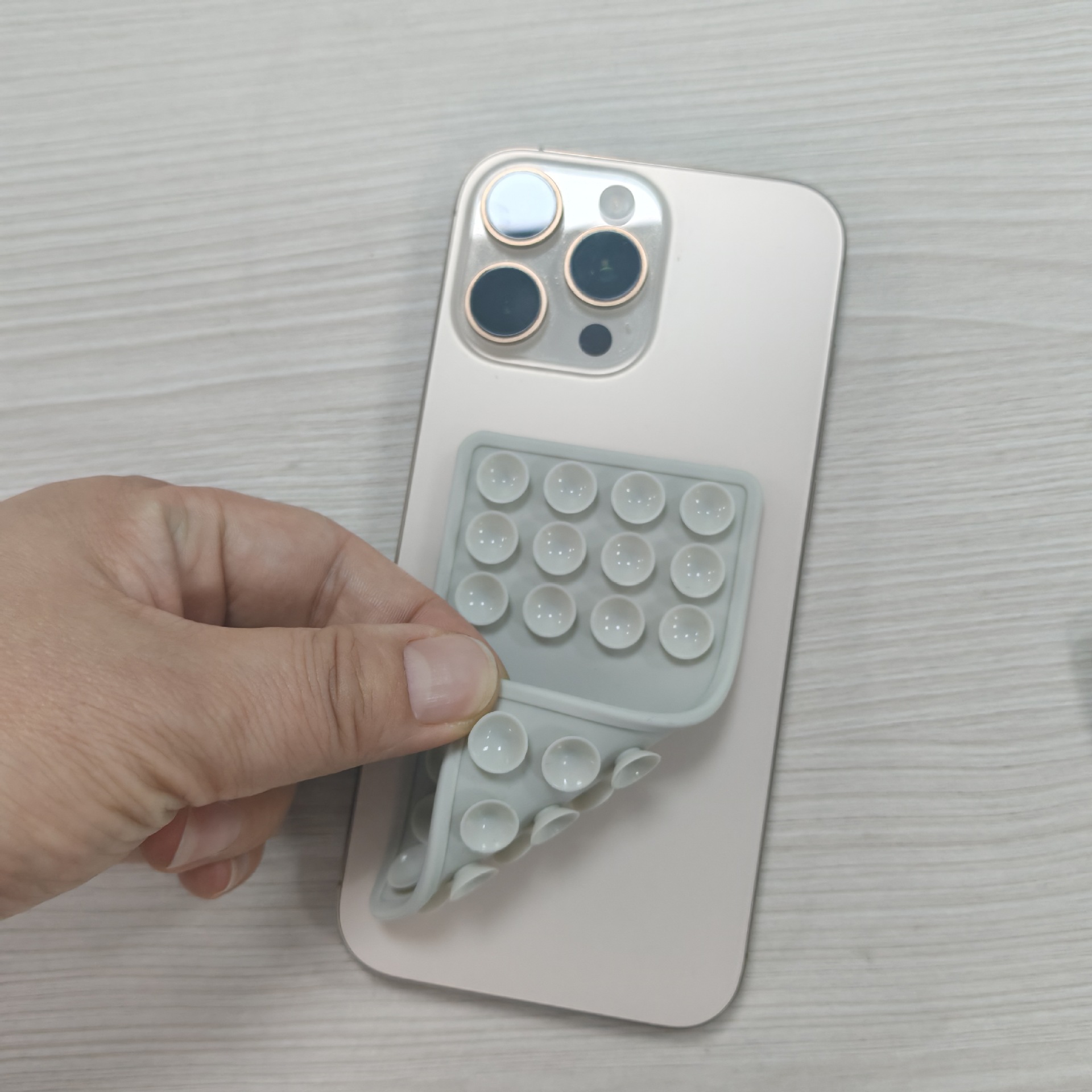 シリコン製吸盤式スマホケースマウント。両面でしっかりと固定で - Phone Cases のレビューと価格